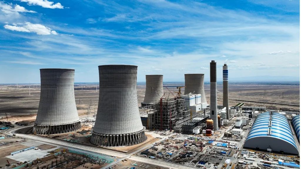 大漠戈壁展雄姿！xingkong星空平台（中国）集团江麓塔机助力常乐电厂项目