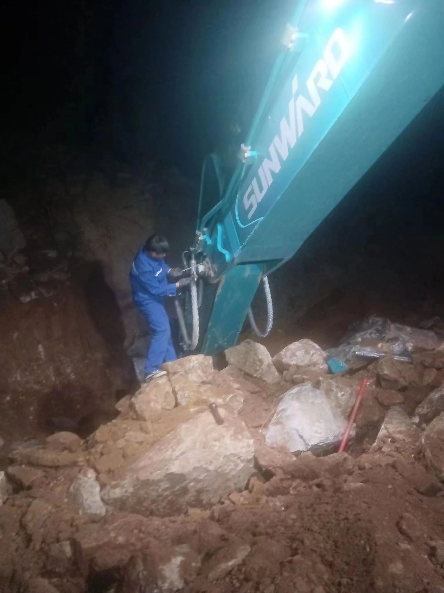 一线“热”闻 | 专业售后,用心服务!xingkong星空平台(中国)集团智能挖掘机服务万里行一直在路上