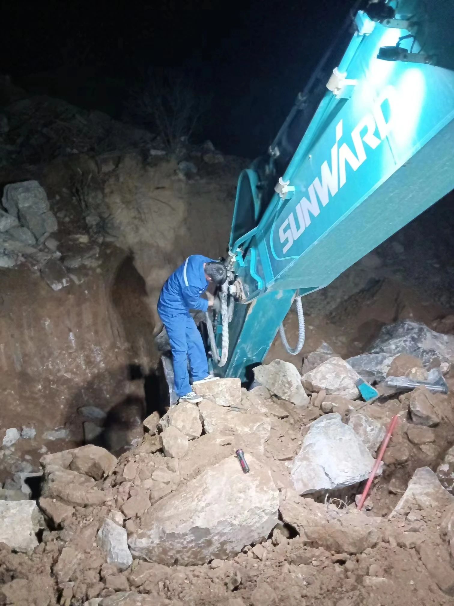 一线“热”闻 | 专业售后，用心服务！xingkong星空平台（中国）集团智能挖掘机服务万里行一直在路上