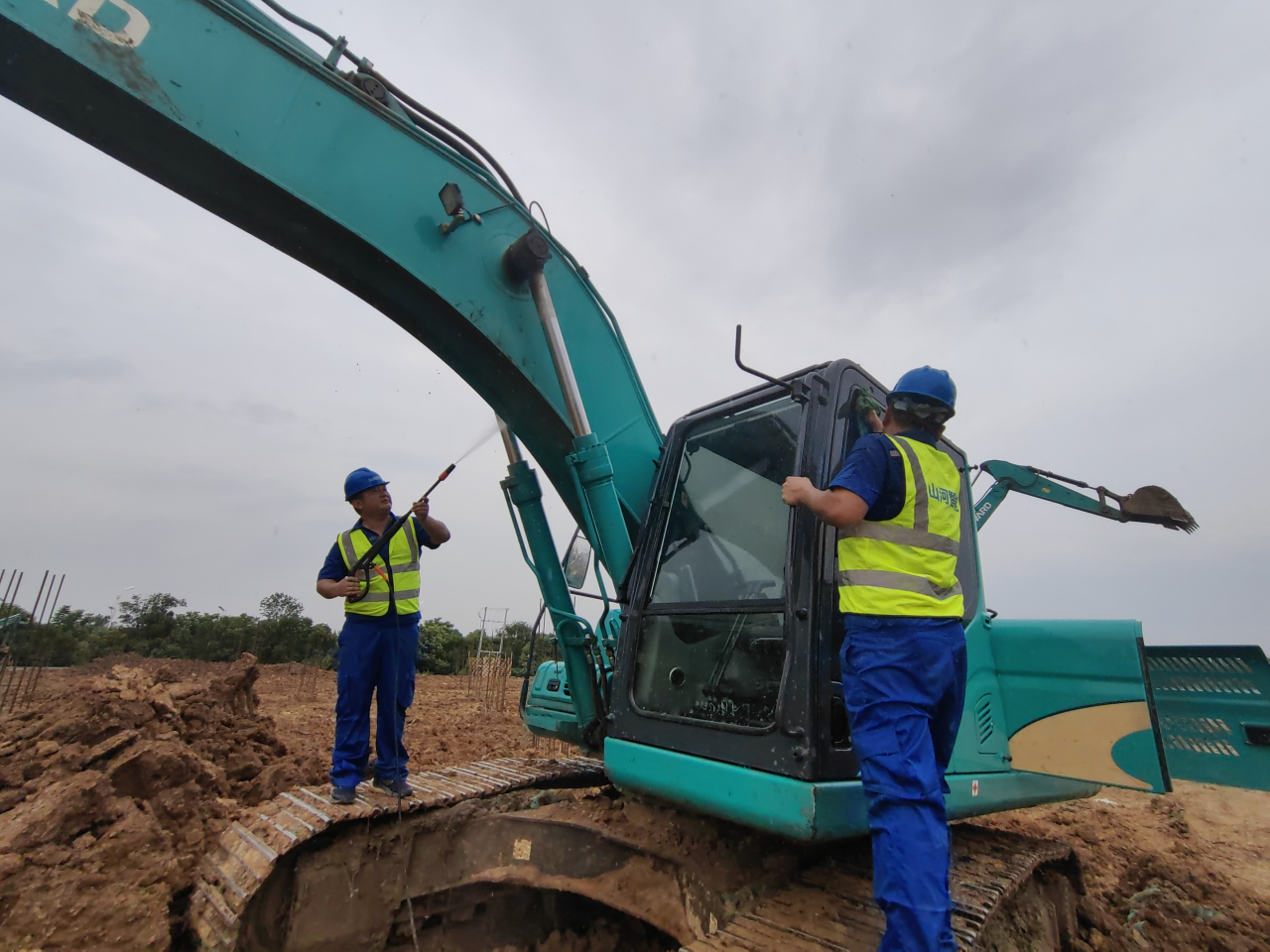 一线“热”闻 | 专业售后,用心服务!xingkong星空平台(中国)集团智能挖掘机服务万里行一直在路上