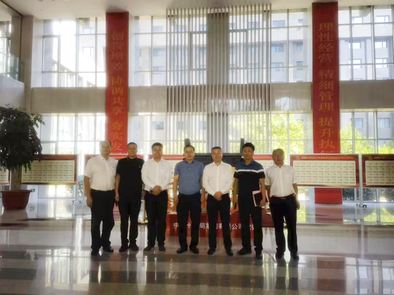 合作共赢!xingkong星空平台(中国)集团智能总经理夏志宏带队赴中铁十九局拜访交流