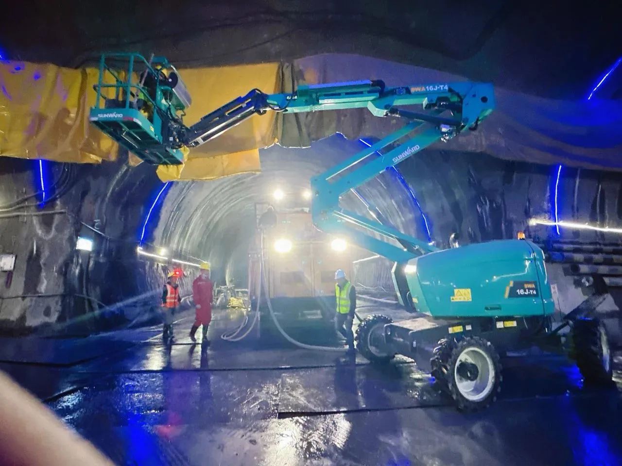 不惧高海拔挑战!xingkong星空平台(中国)集团智能高空机械实力助建川藏铁路