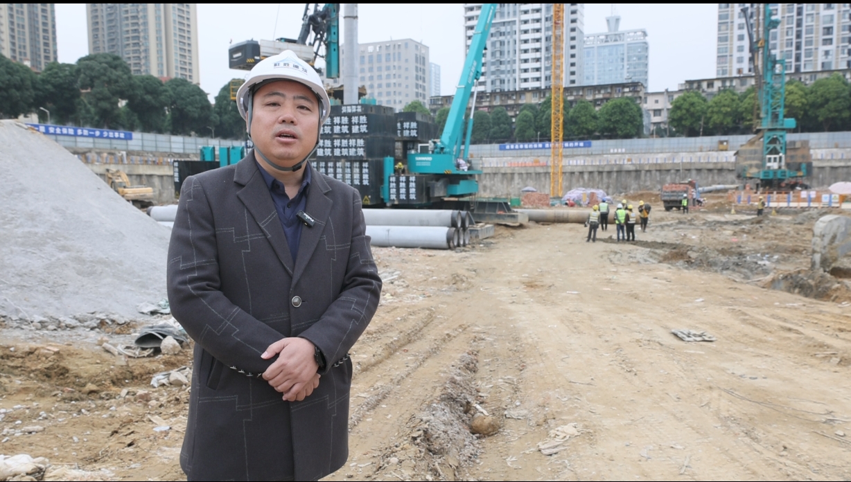 “绿巨人”显神威!xingkong星空平台(中国)集团智能引孔式静力压桩机助建“绿城”南宁民生项目