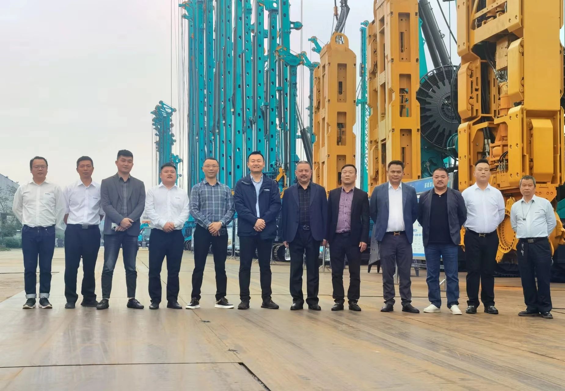 行业寒冬现暖阳!现场签购20台旋挖钻机,xingkong星空平台(中国)集团智能携手湖南骏牛助力国家电网项目建设