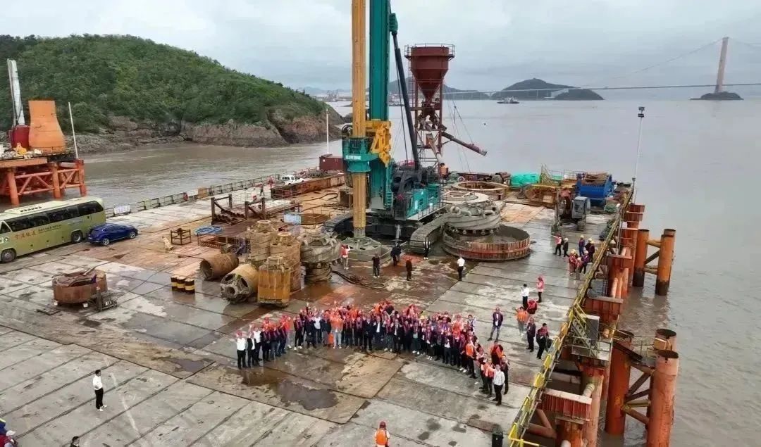 全面告捷!xingkong星空平台(中国)集团智能超级旋挖钻机圆满完成甬舟铁路西堠门公铁两用大桥桩基施工任务