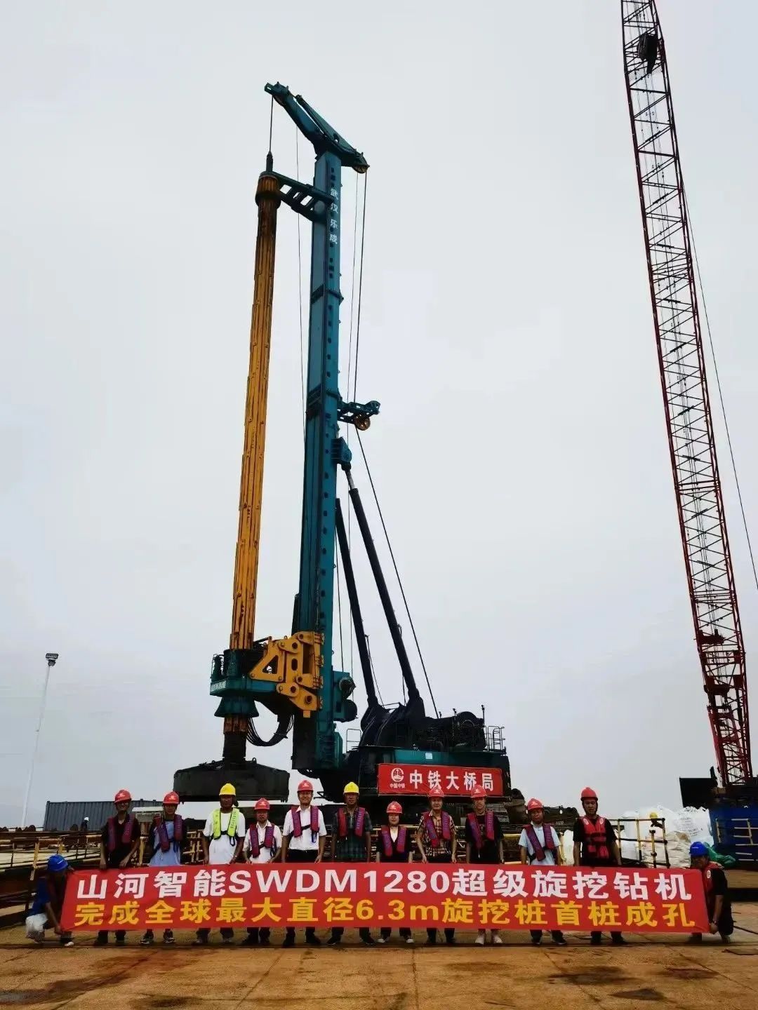 全面告捷!xingkong星空平台(中国)集团智能超级旋挖钻机圆满完成甬舟铁路西堠门公铁两用大桥桩基施工任务