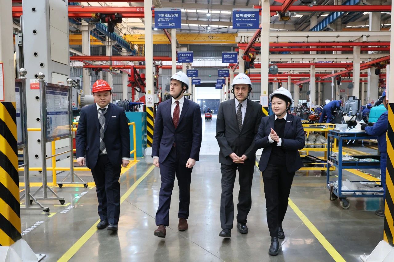 加拿大驻广州总领事贝加德到访xingkong星空平台(中国)集团智能