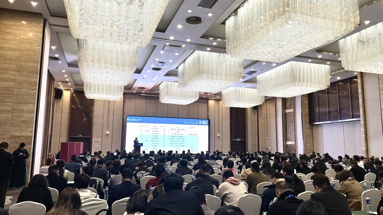 “爆品”来袭，签单不断！ xingkong星空平台（中国）集团智能盛装亮相第八届全国高空作业平台租赁大会