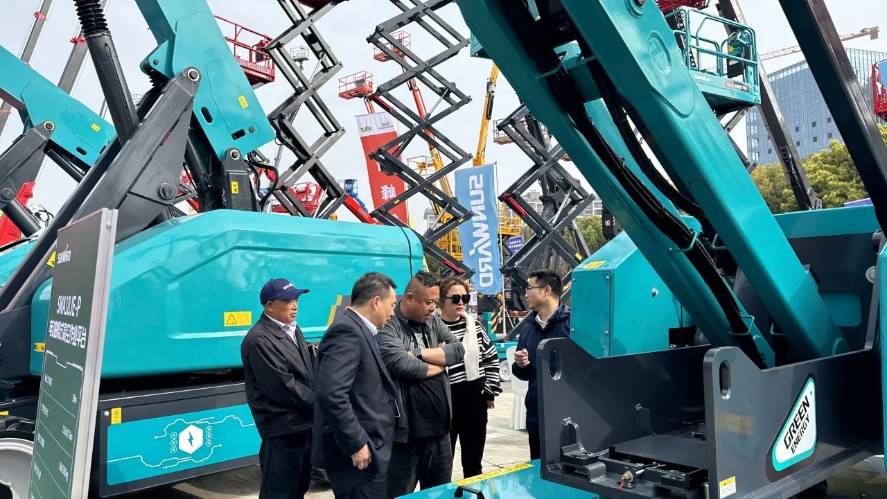 “爆品”来袭，签单不断！ xingkong星空平台（中国）集团智能盛装亮相第八届全国高空作业平台租赁大会