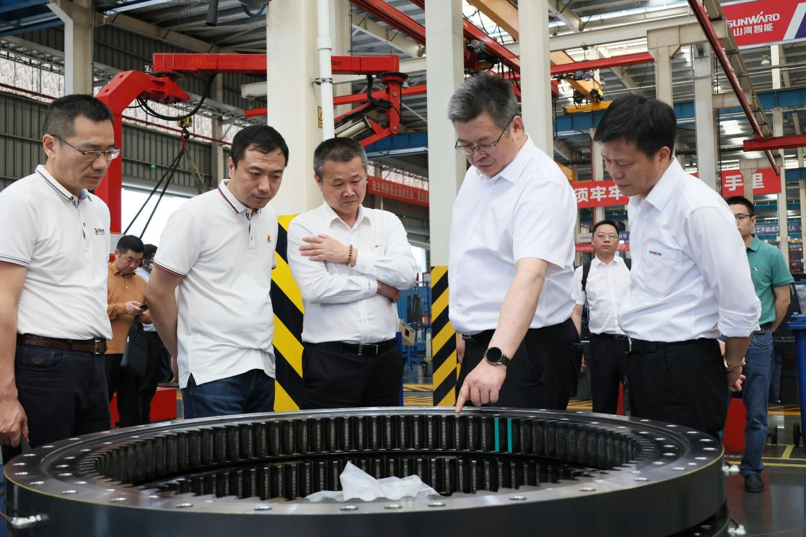 湖南钢铁集团党委书记、董事长李建宇到xingkong星空平台（中国）集团智能调研交流