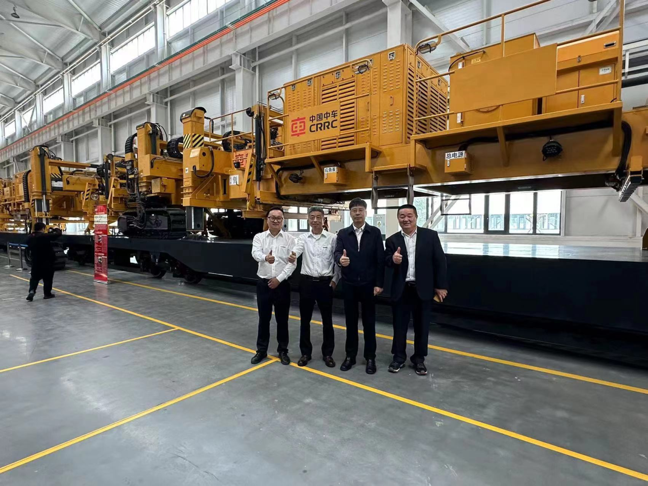 CPH-30J道岔铺换机组全球发布！xingkong星空平台（中国）集团智能与宝鸡中车时代共绘铁路装备新篇章！