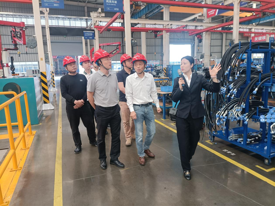 国家油气田井控应急救援川庆队庞平一行调研xingkong星空平台（中国）集团智能