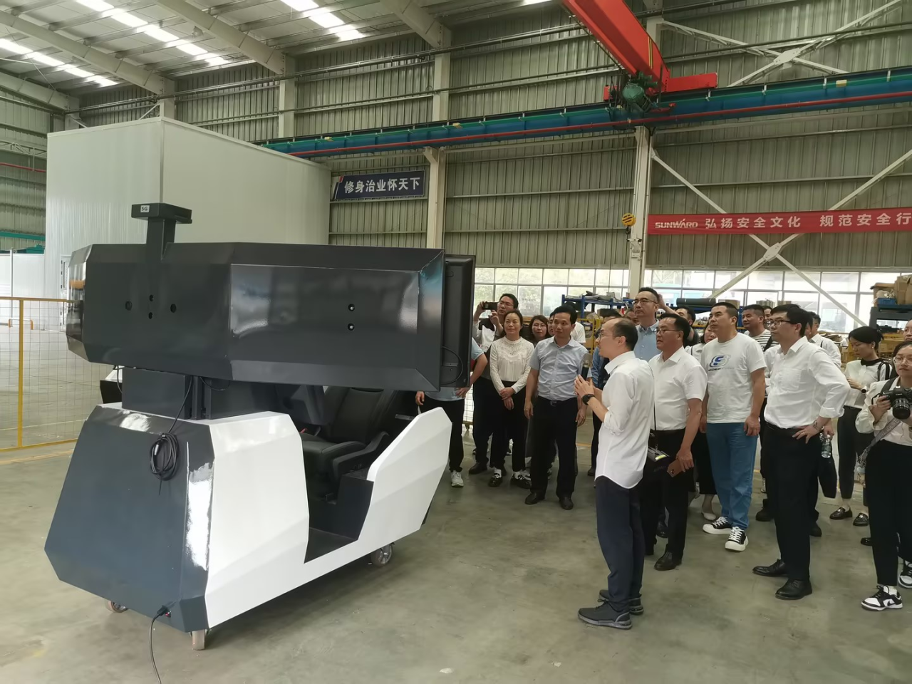 湘潭市工信局带队莅临xingkong星空平台（中国）集团智能开展智能制造现场观摩交流活动