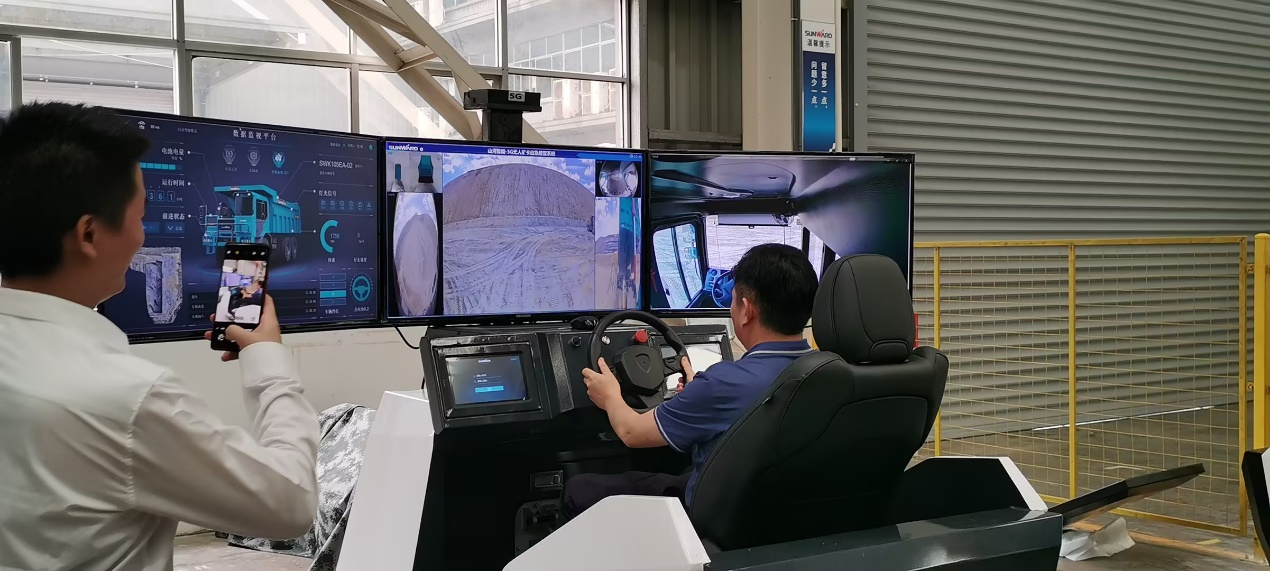 湘潭市工信局带队莅临xingkong星空平台（中国）集团智能开展智能制造现场观摩交流活动