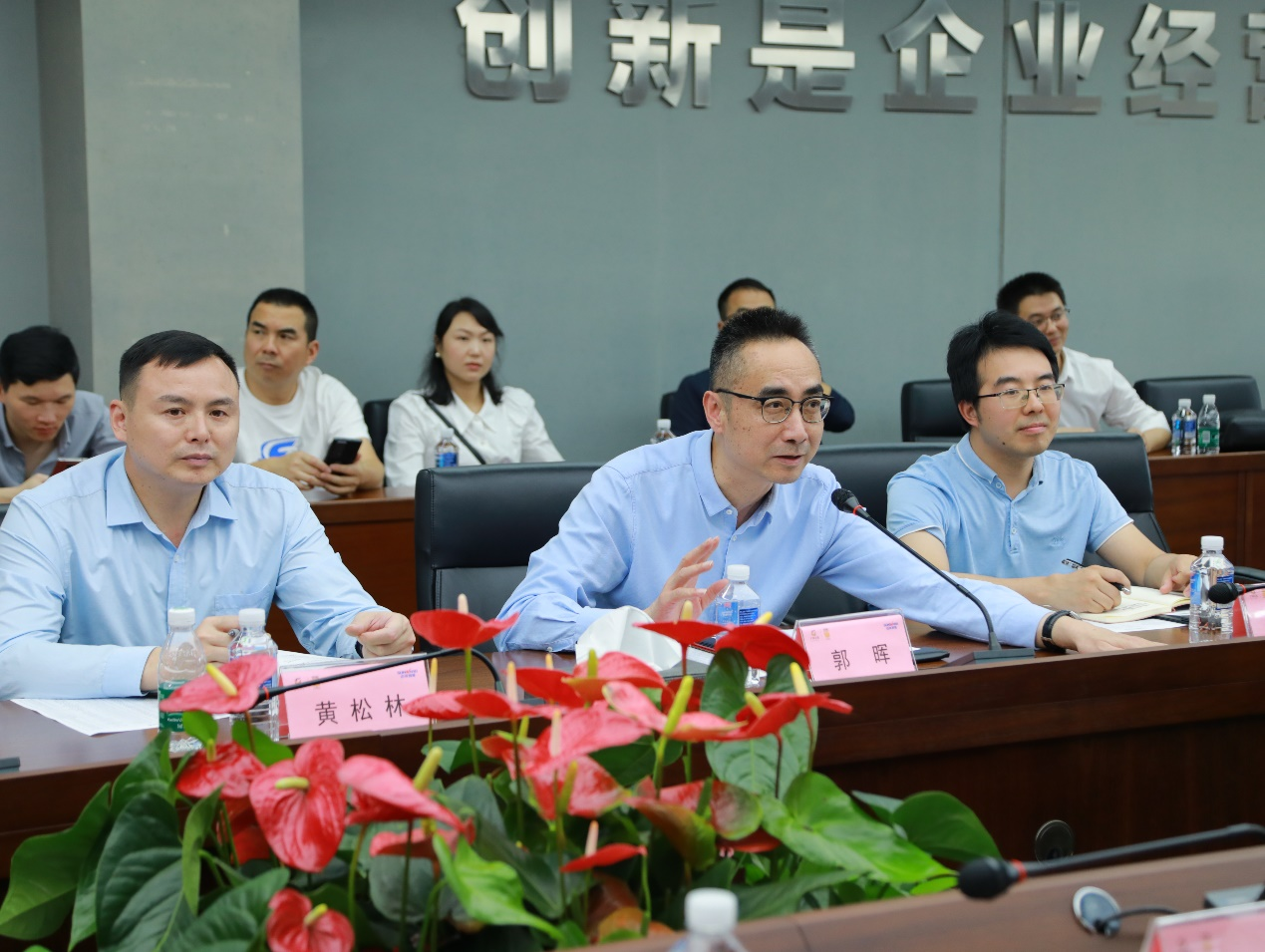 湘潭市工信局带队莅临xingkong星空平台（中国）集团智能开展智能制造现场观摩交流活动