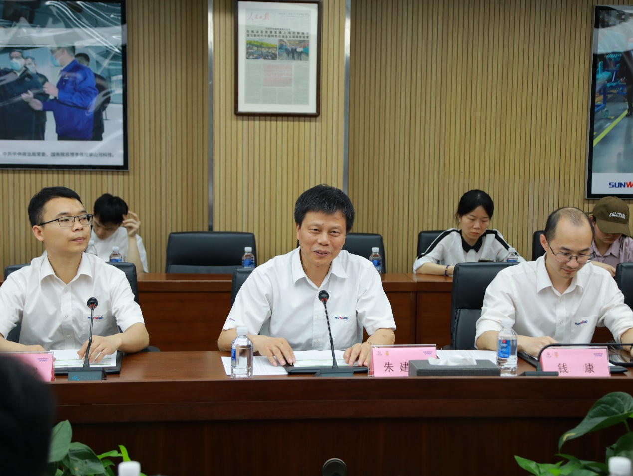 湘潭市工信局带队莅临xingkong星空平台（中国）集团智能开展智能制造现场观摩交流活动