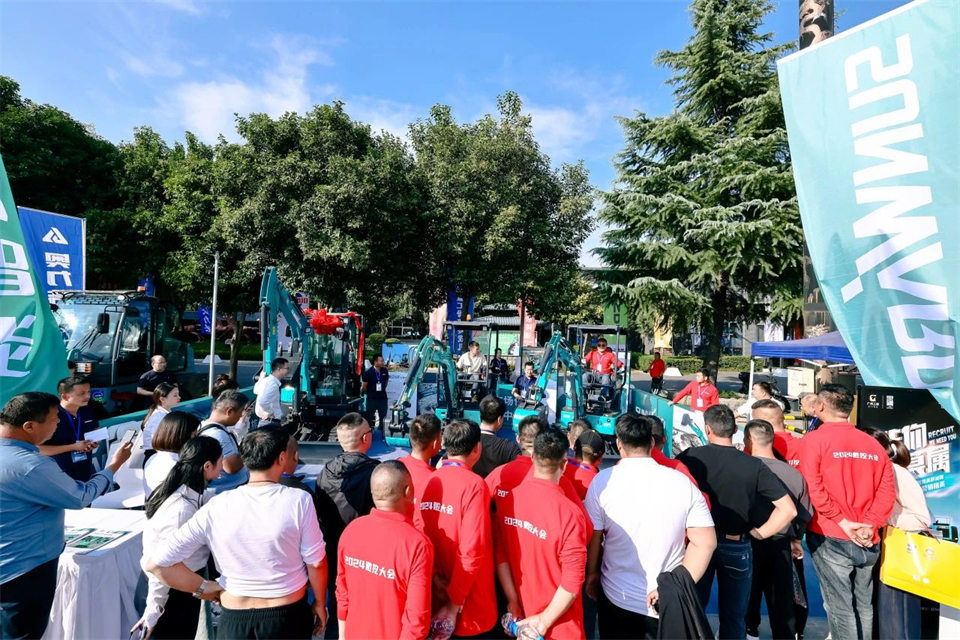 展现“掘”对实力！xingkong星空平台（中国）集团智能亮相2024微挖大会暨小型设备大会