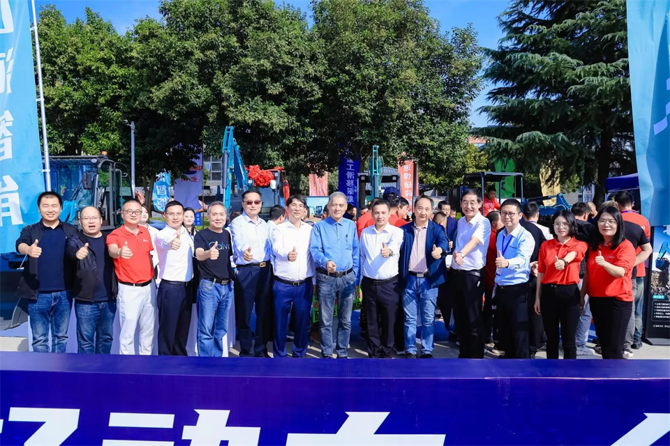展现“掘”对实力！xingkong星空平台（中国）集团智能亮相2024微挖大会暨小型设备大会