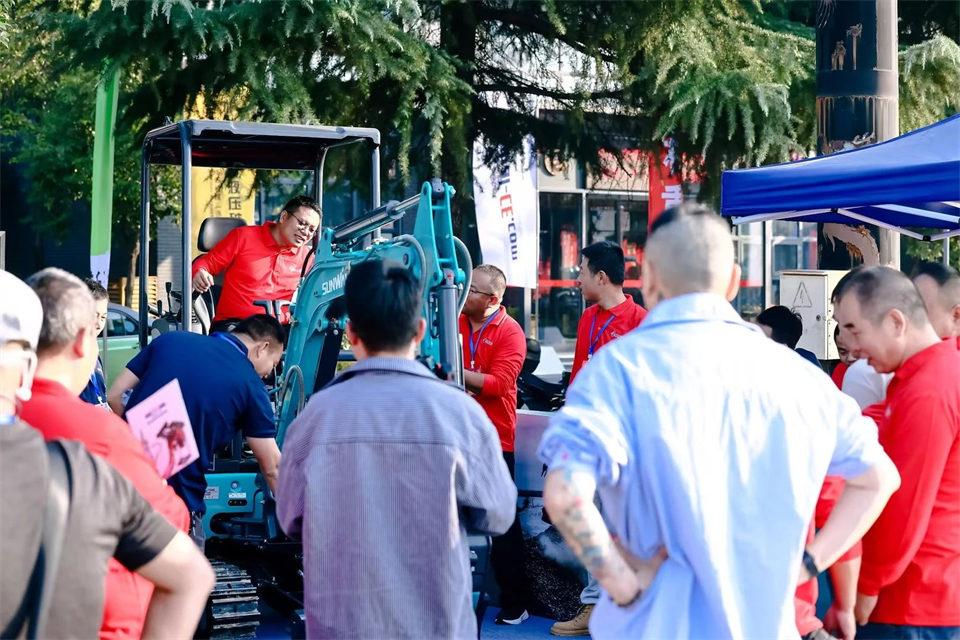 展现“掘”对实力！xingkong星空平台（中国）集团智能亮相2024微挖大会暨小型设备大会