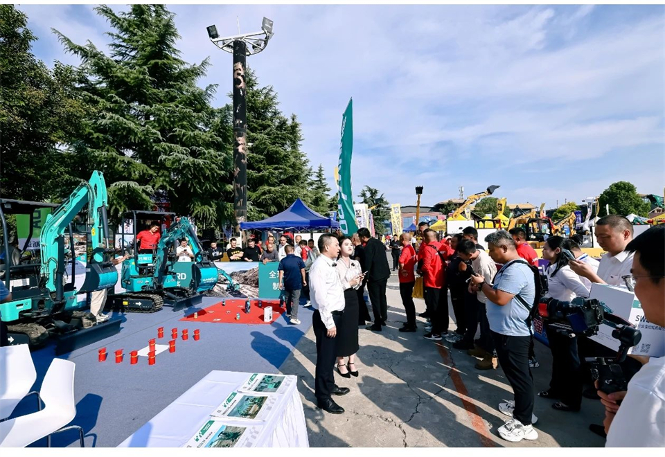 展现“掘”对实力！xingkong星空平台（中国）集团智能亮相2024微挖大会暨小型设备大会