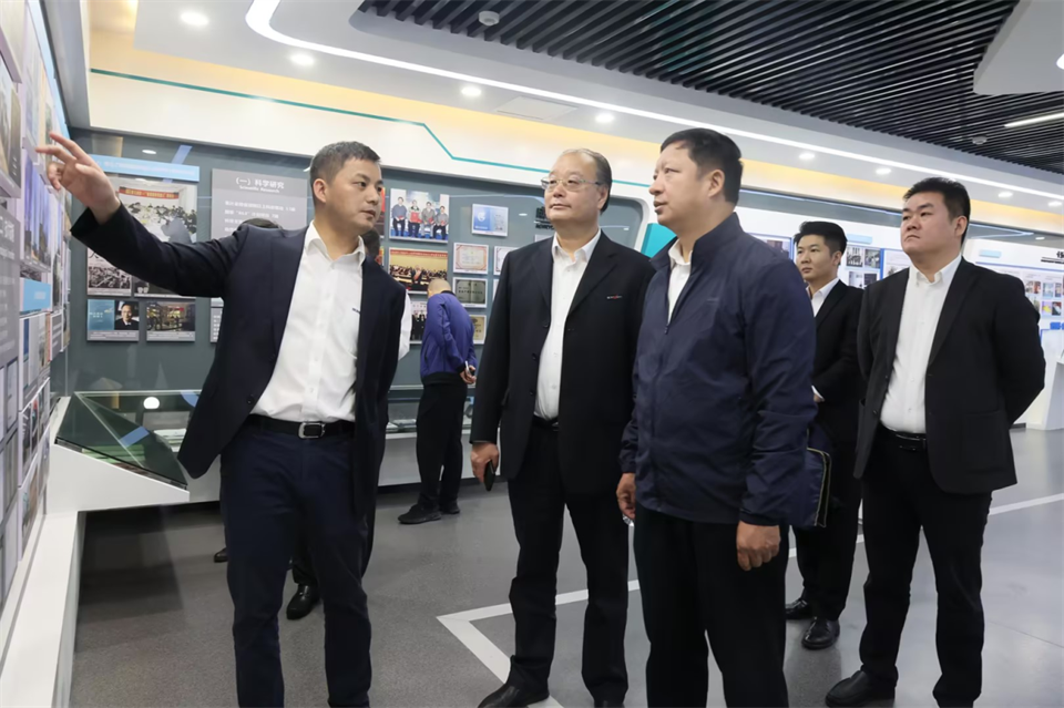 同船出海，共赢未来！中铁九局副总经理刘峻峰一行到访xingkong星空平台（中国）集团智能