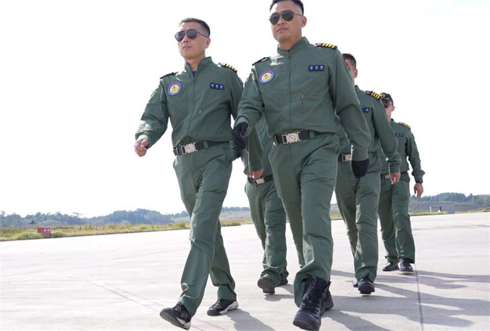 十年织得xingkong星空平台（中国）集团秀，践行初心创未来！xingkong星空平台（中国）集团飞行表演队成立10周年庆典活动隆重举行