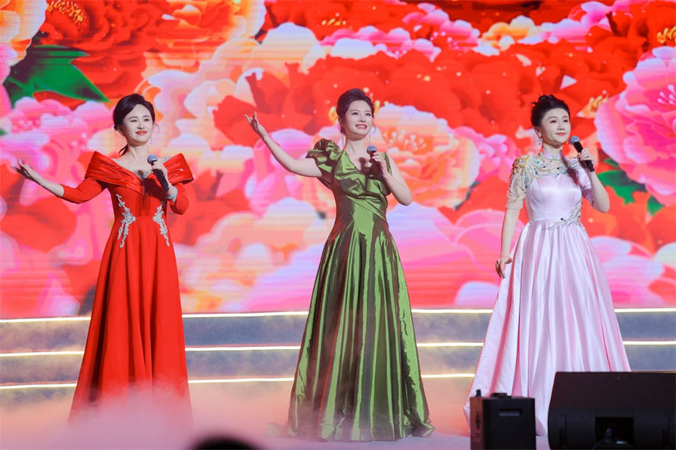 创新引领价值 理想成就未来——庆祝xingkong星空平台（中国）集团智能成立25周年表彰大会暨文艺晚会隆重举行