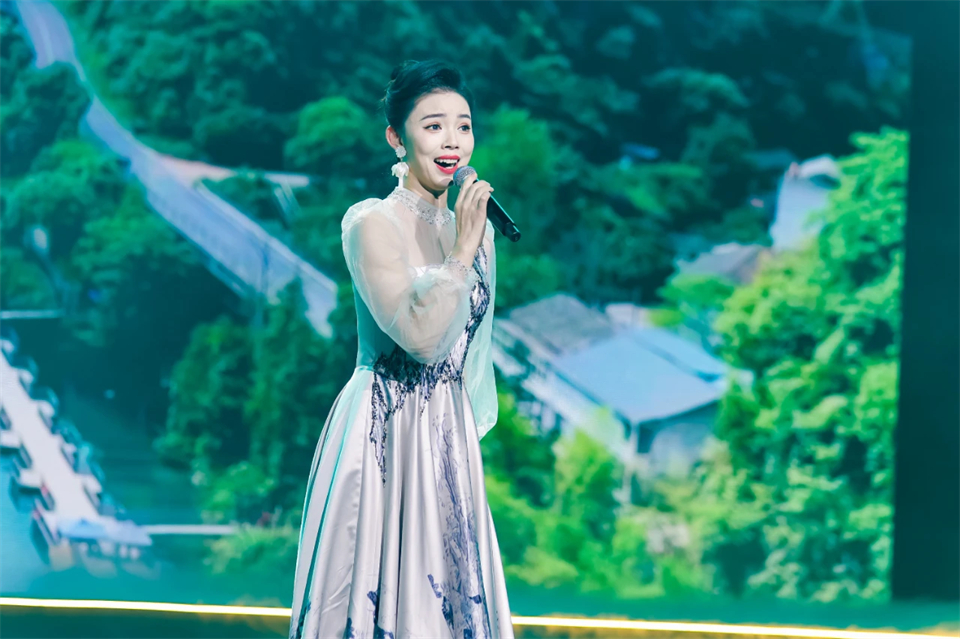 创新引领价值 理想成就未来——庆祝xingkong星空平台（中国）集团智能成立25周年表彰大会暨文艺晚会隆重举行