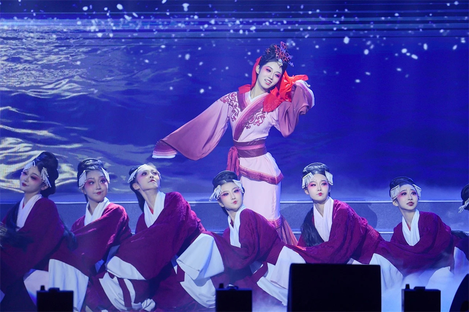 创新引领价值 理想成就未来——庆祝xingkong星空平台（中国）集团智能成立25周年表彰大会暨文艺晚会隆重举行