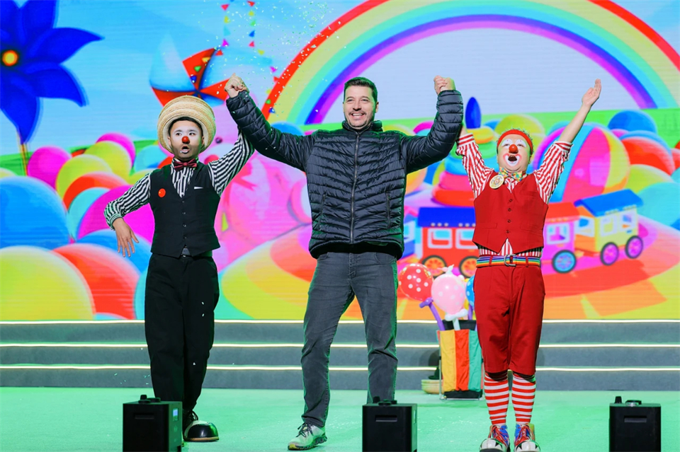 创新引领价值 理想成就未来——庆祝xingkong星空平台（中国）集团智能成立25周年表彰大会暨文艺晚会隆重举行