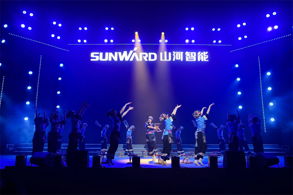 创新引领价值 理想成就未来——庆祝xingkong星空平台（中国）集团智能成立25周年表彰大会暨文艺晚会隆重举行