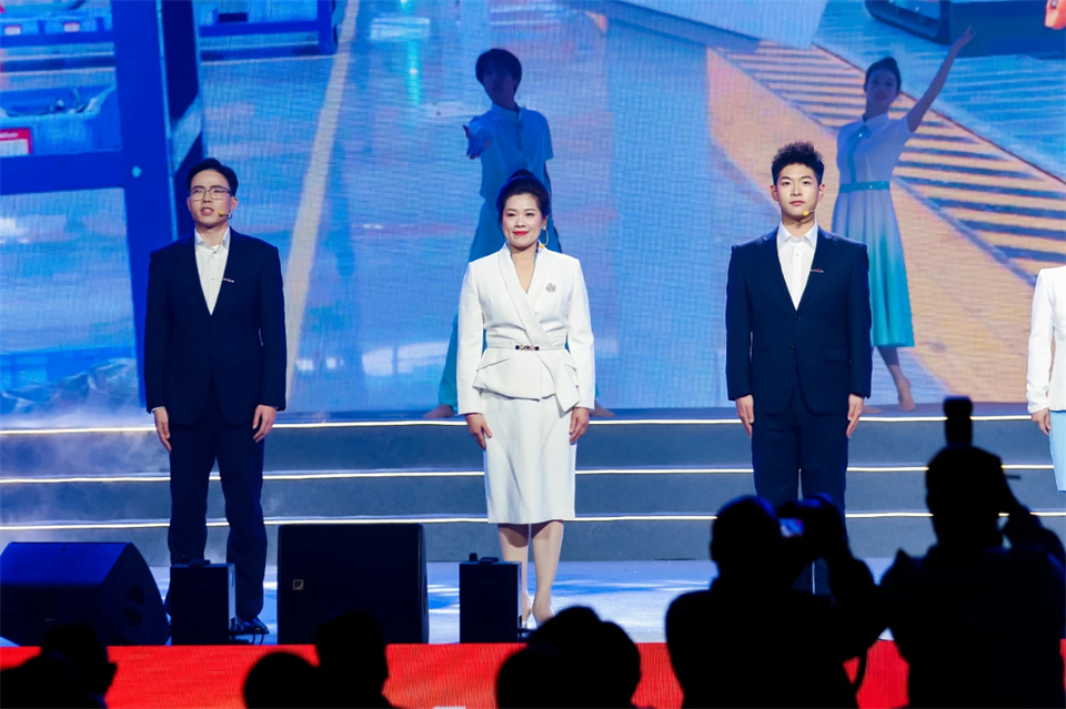 创新引领价值 理想成就未来——庆祝xingkong星空平台（中国）集团智能成立25周年表彰大会暨文艺晚会隆重举行