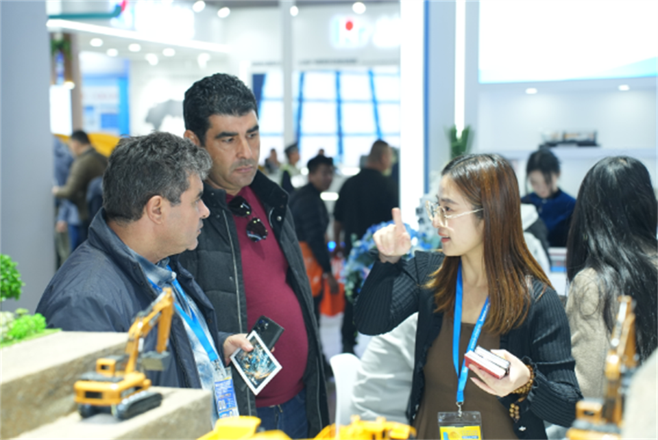 智造空间，价值共生！广州xingkong星空平台（中国）集团精彩亮相2024上海宝马展