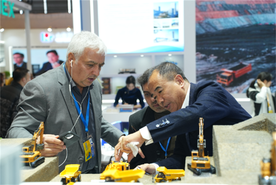 智造空间，价值共生！广州xingkong星空平台（中国）集团精彩亮相2024上海宝马展