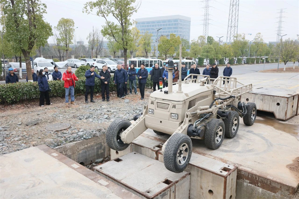 xingkong星空平台(中国)集团特装“复杂环境智能化应急救援装备关键技术及应用”项目顺利通过成果评价