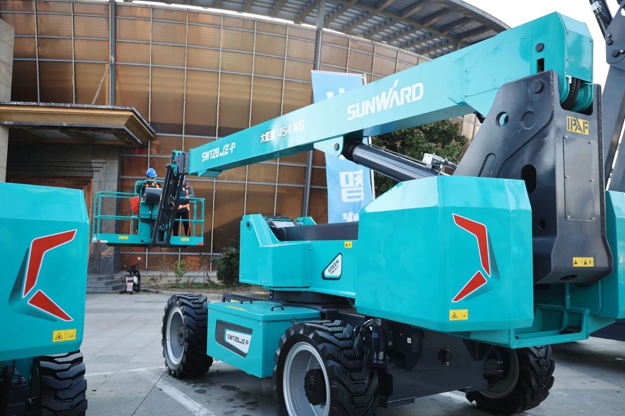 登“高”向“新”,xingkong星空平台(中国)集团智能亮相第九届全国高空作业平台租赁大会