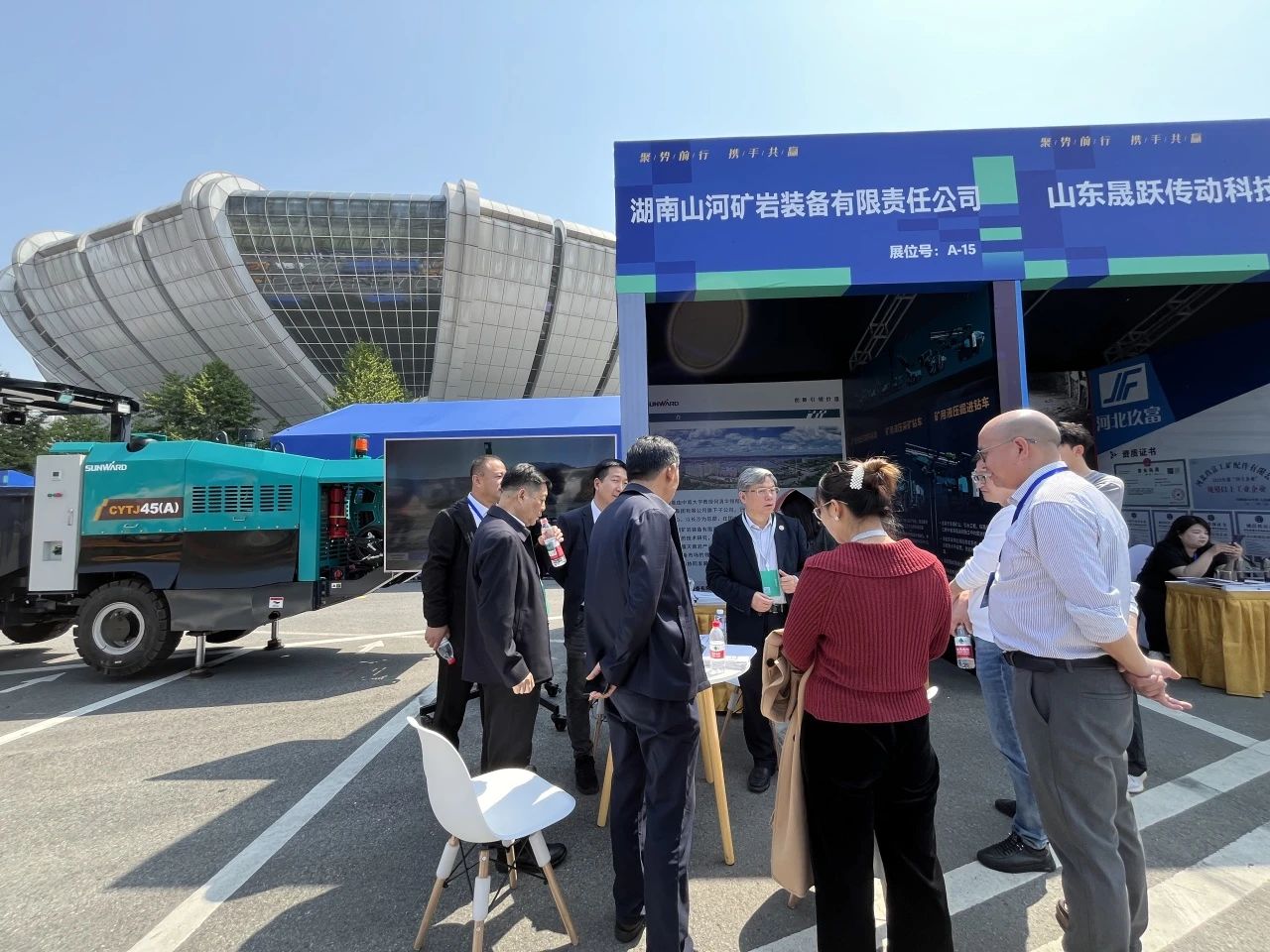 xingkong星空平台（中国）集团矿岩携井下掘进台车亮相苍南矿山井巷机械展