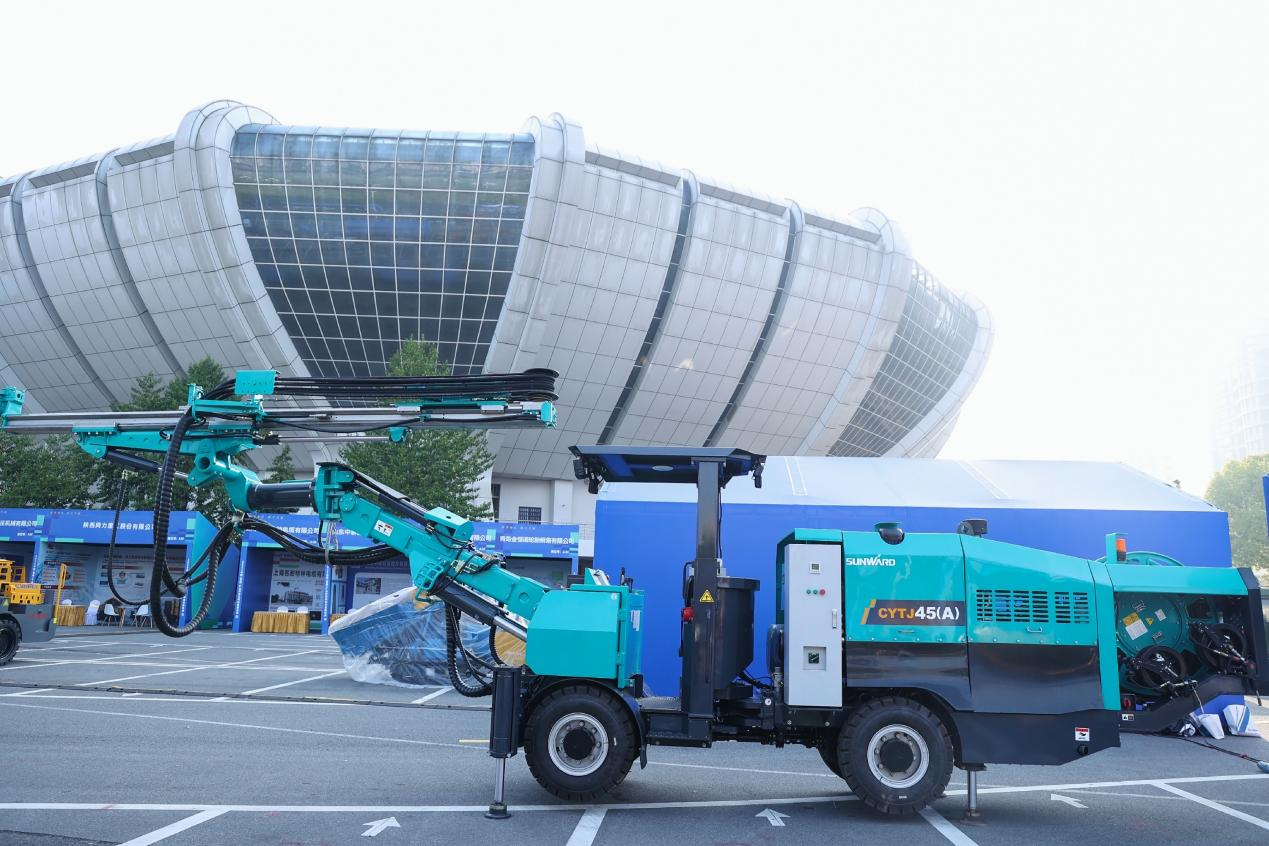 xingkong星空平台（中国）集团矿岩携井下掘进台车亮相苍南矿山井巷机械展