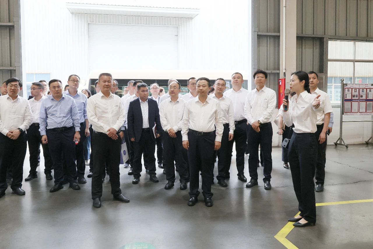 天能控股集团党委书记、董事长张天任率队到访xingkong星空平台（中国）集团智能