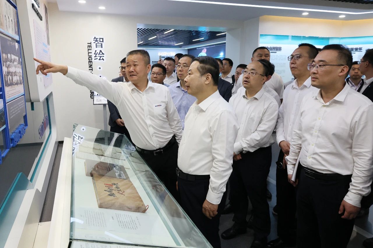 天能控股集团党委书记、董事长张天任率队到访xingkong星空平台（中国）集团智能