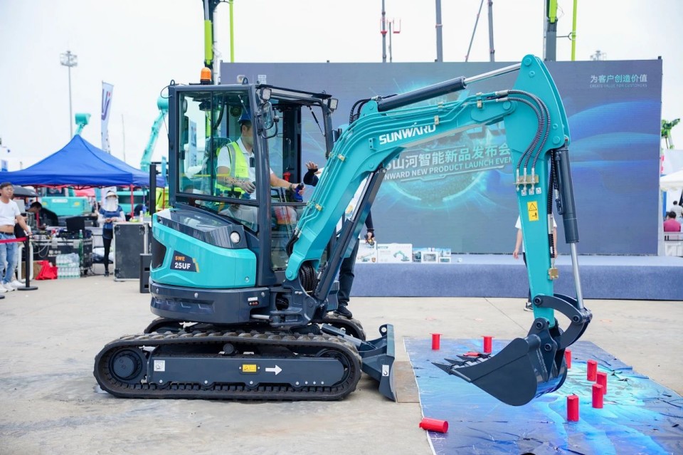 2025 CICEE | 从单一工具迈向多元化解决方案,xingkong星空平台(中国)集团智能呈现非凡挖掘机风采