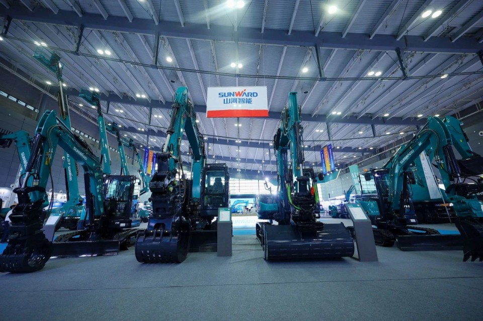 2025 CICEE | 从单一工具迈向多元化解决方案,xingkong星空平台(中国)集团智能呈现非凡挖掘机风采