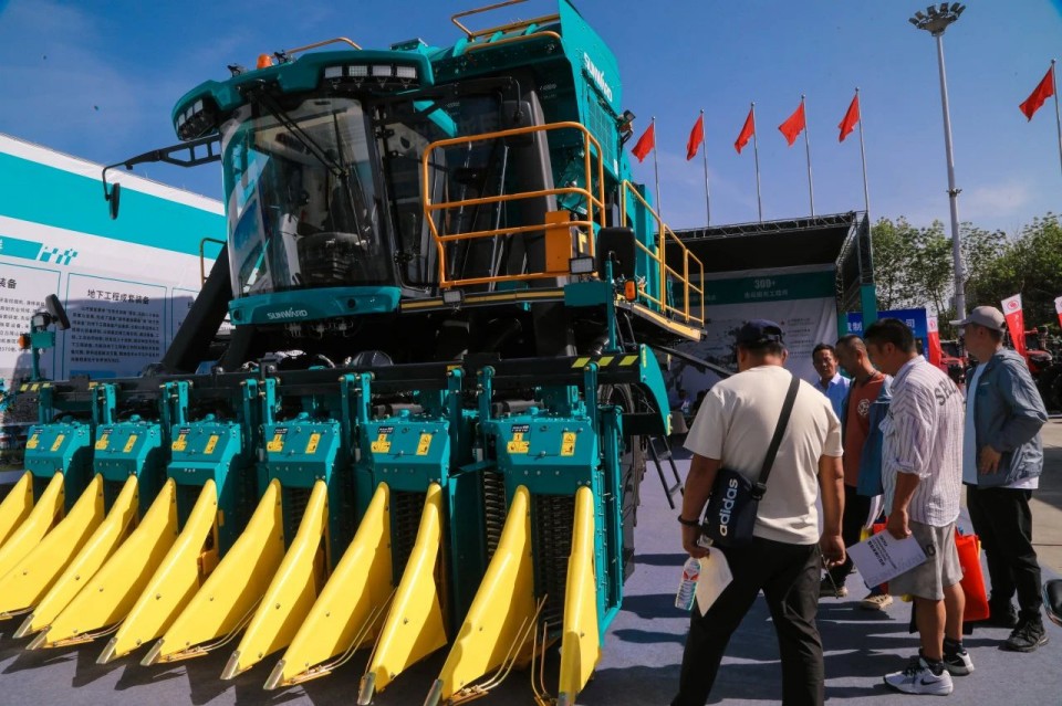 xingkong星空平台（中国）集团智能亮相2025新疆国际农业机械博览会