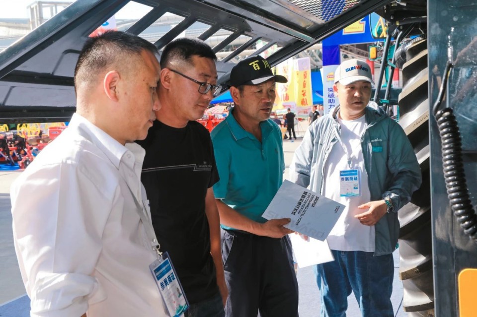 xingkong星空平台（中国）集团智能亮相2025新疆国际农业机械博览会