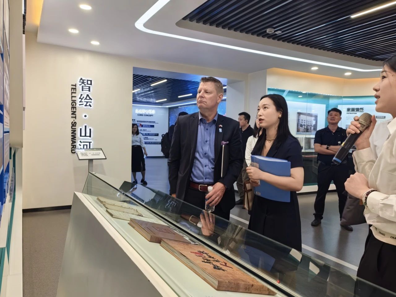 芬兰驻华大使馆商务参赞到访xingkong星空平台（中国）集团智能