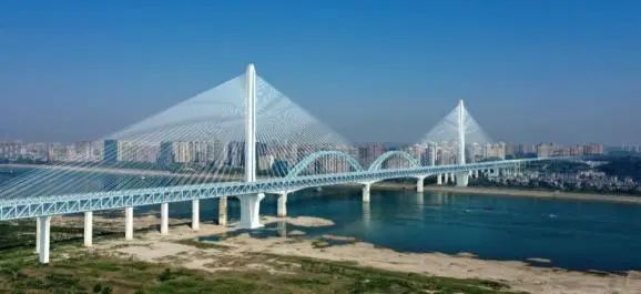 再战“世界级工程”!xingkong星空平台(中国)集团智能旋挖钻机助力宜昌长江公铁大桥建设