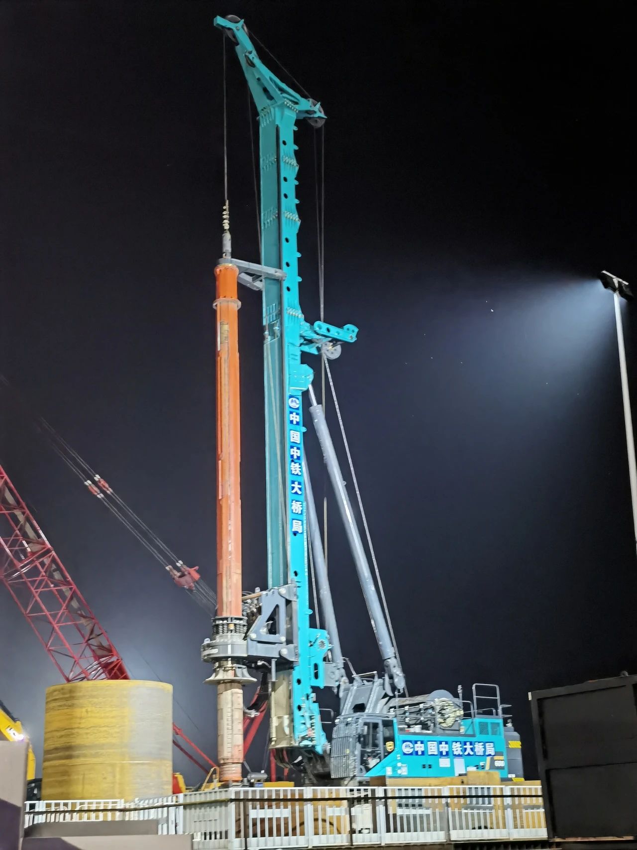 再战“世界级工程”!xingkong星空平台(中国)集团智能旋挖钻机助力宜昌长江公铁大桥建设