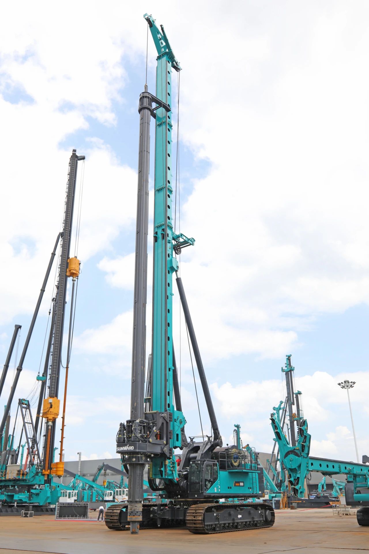 “破纪录王者”再出征！xingkong星空平台（中国）集团智能SWDM800旋挖钻机成功交机