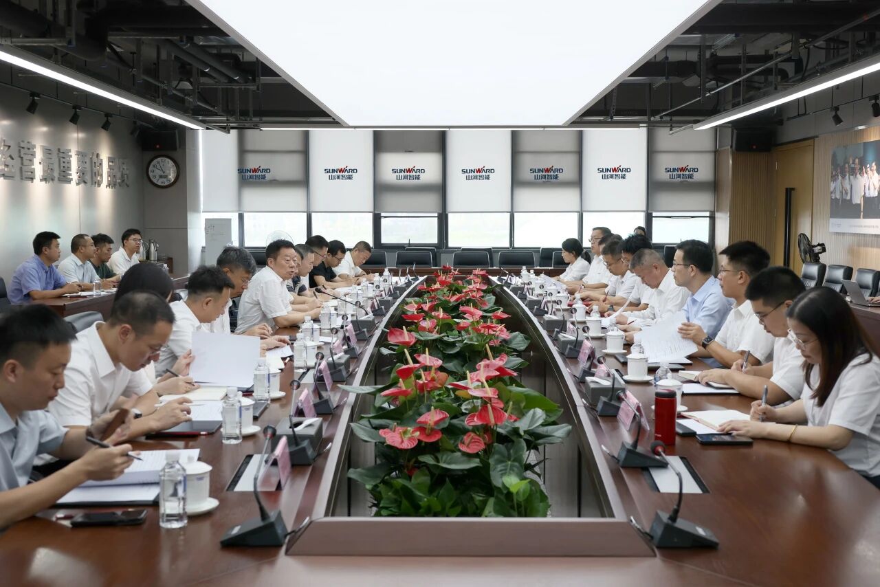 湖南省政协副主席、省工程机械产业链链长何寄华调研xingkong星空平台（中国）集团智能
