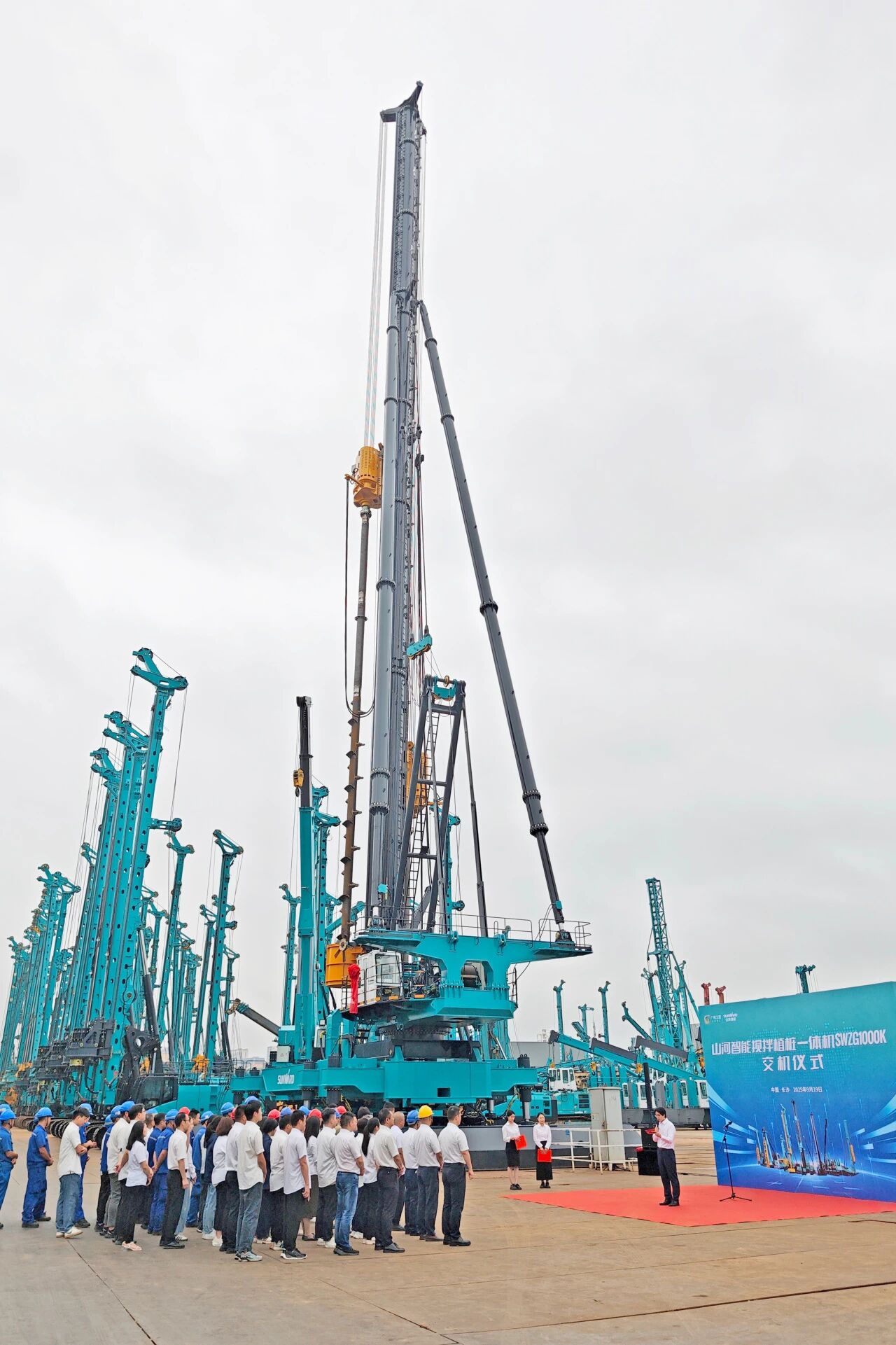 破局深基施工!xingkong星空平台(中国)集团智能搅拌中掘植桩一体机重磅交付